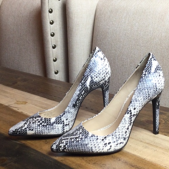 Gianni Bini Snake Skin Pumps 